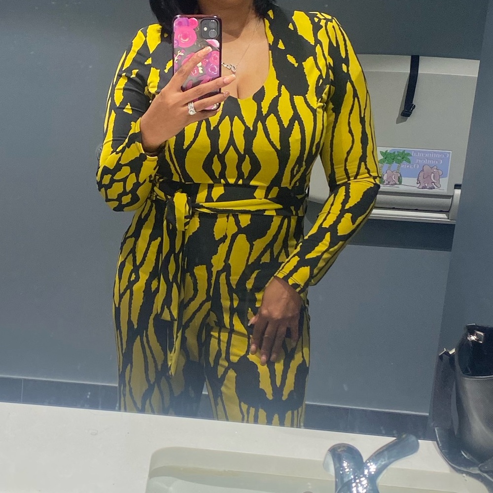 Beautiful Black and Gold V-Neck Jumpsuit